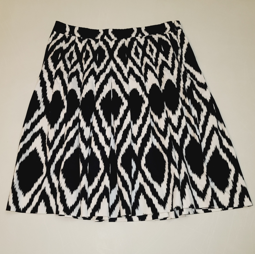 Talbots pleated A line skirt black and white ikat